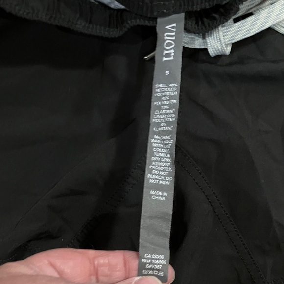 Vuori Men’s Black Athletic Shorts with White Drawstring Lined. Sz S EUC - Picture 2 of 6